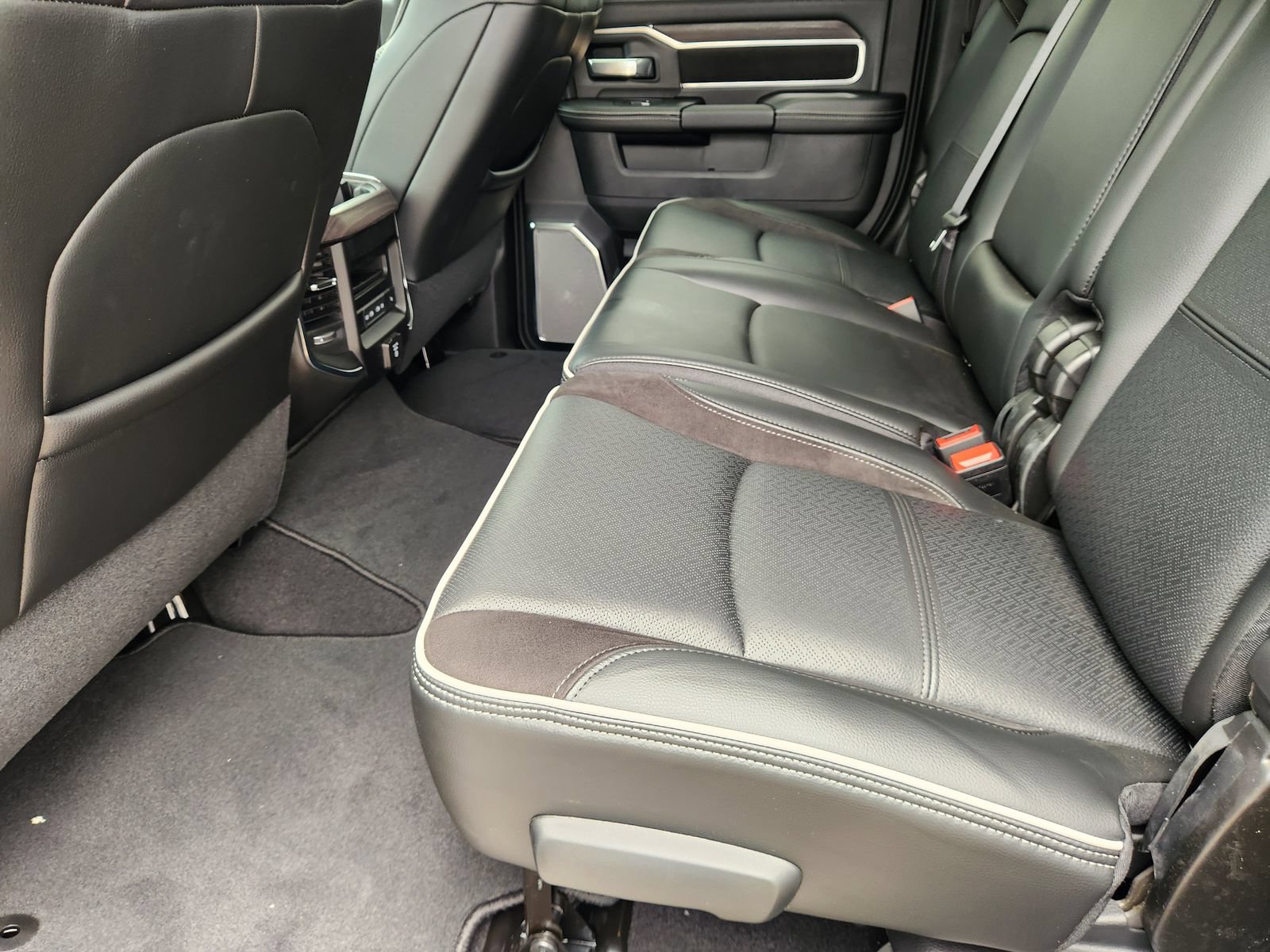 New 2026 RAM 3500 Laramie AWD/4WD image 19