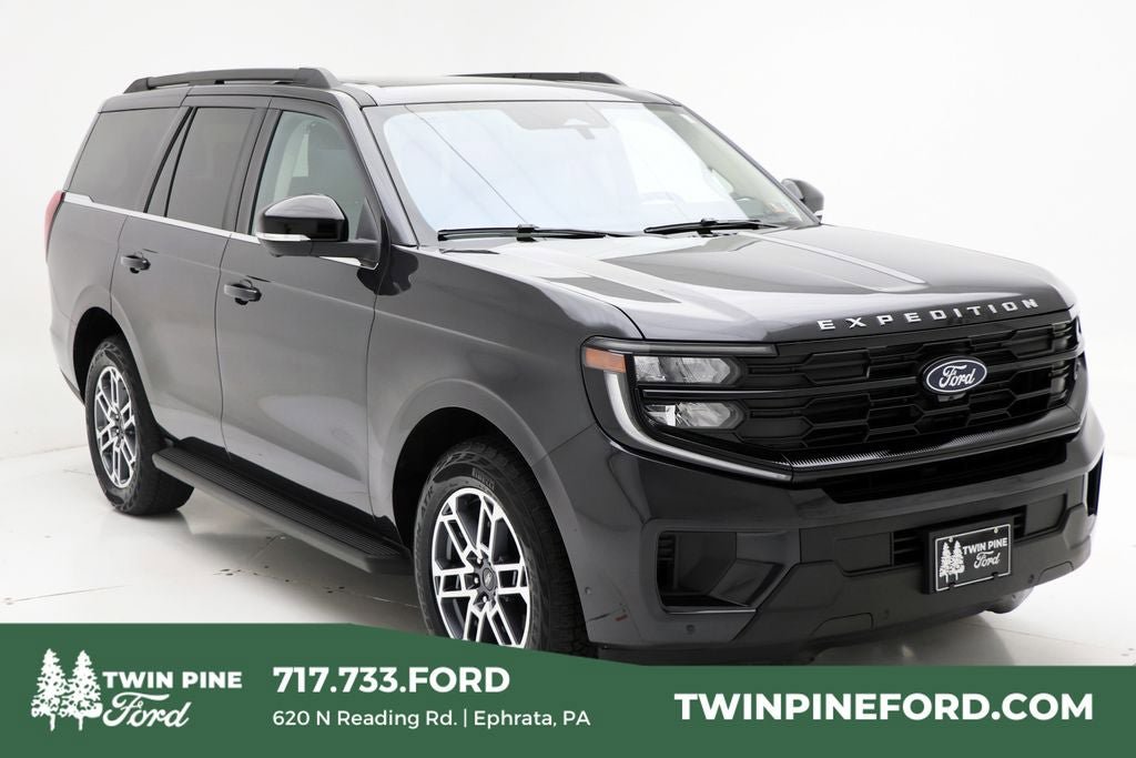 Used 2025 Ford Expedition Active AWD/4WD image 1