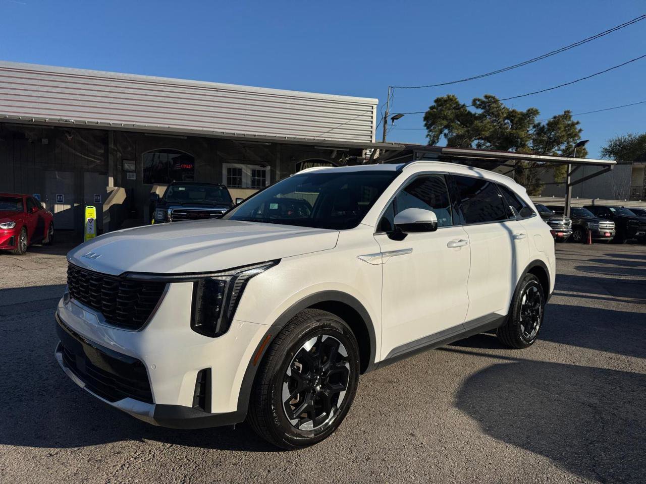 Used 2024 Kia Sorento S FWD image 2