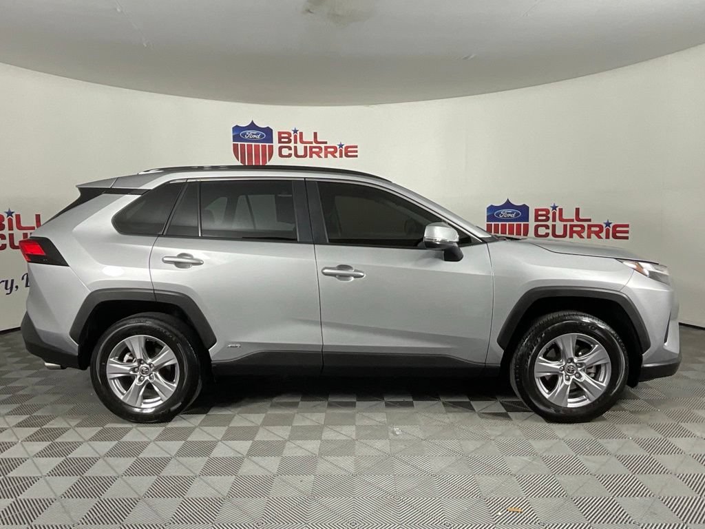 Used 2025 Toyota RAV4 XLE AWD/4WD image 2