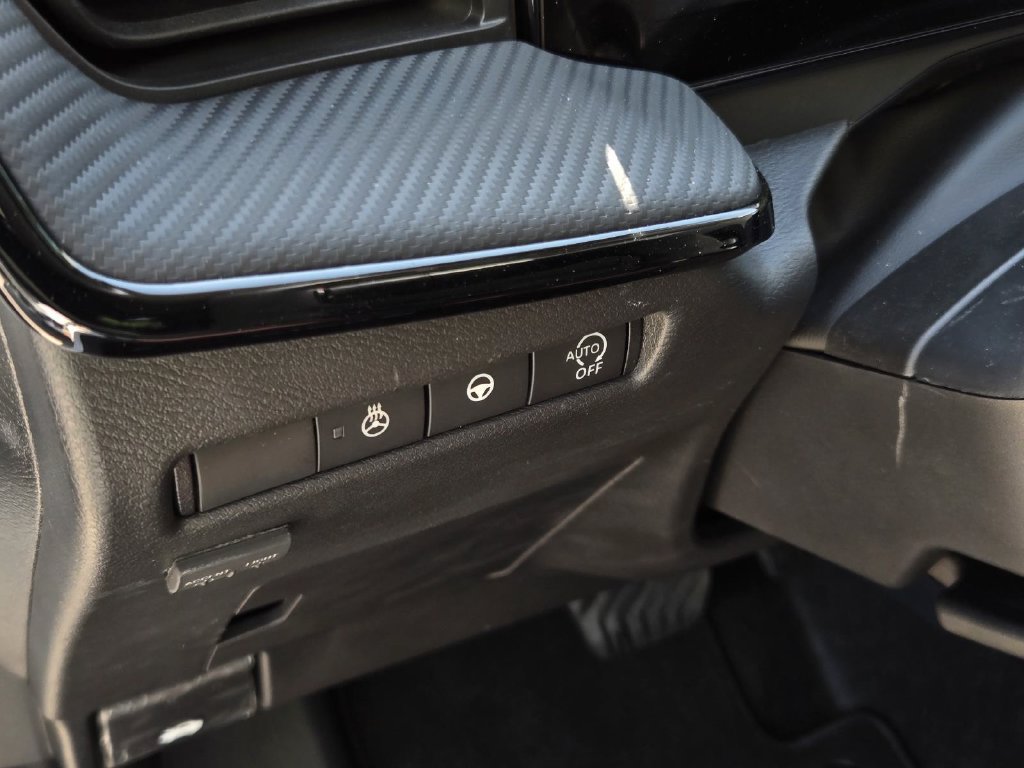 New 2026 Nissan Kicks SR w/ SR Premium Package FWD image 18