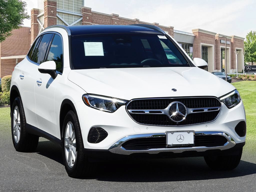 Used 2025 Mercedes-Benz GLC 300 4MATIC image 3