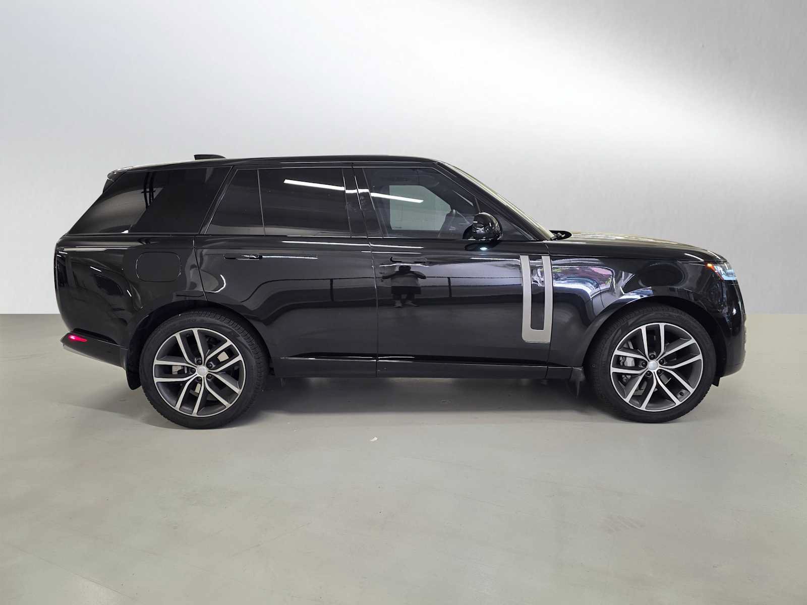 Used 2025 Land Rover Range Rover SE AWD/4WD image 6
