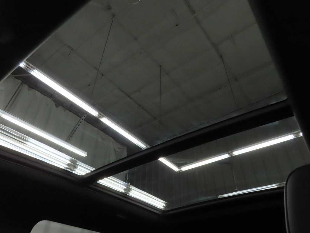 Used 2025 Chevrolet Suburban Z71 image 29