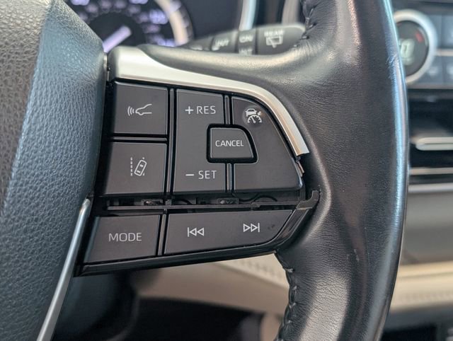 Used 2022 Toyota Highlander XLE FWD image 21