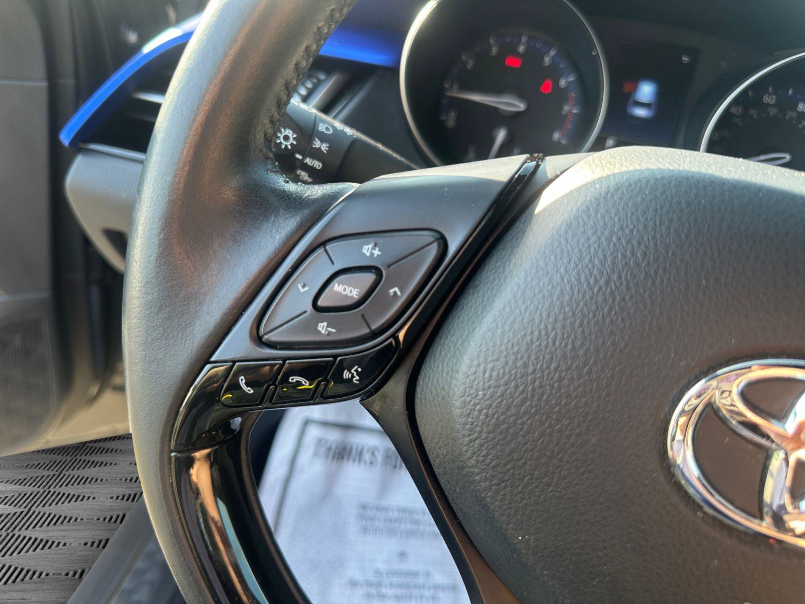 Used 2022 Toyota C-HR XLE FWD image 17