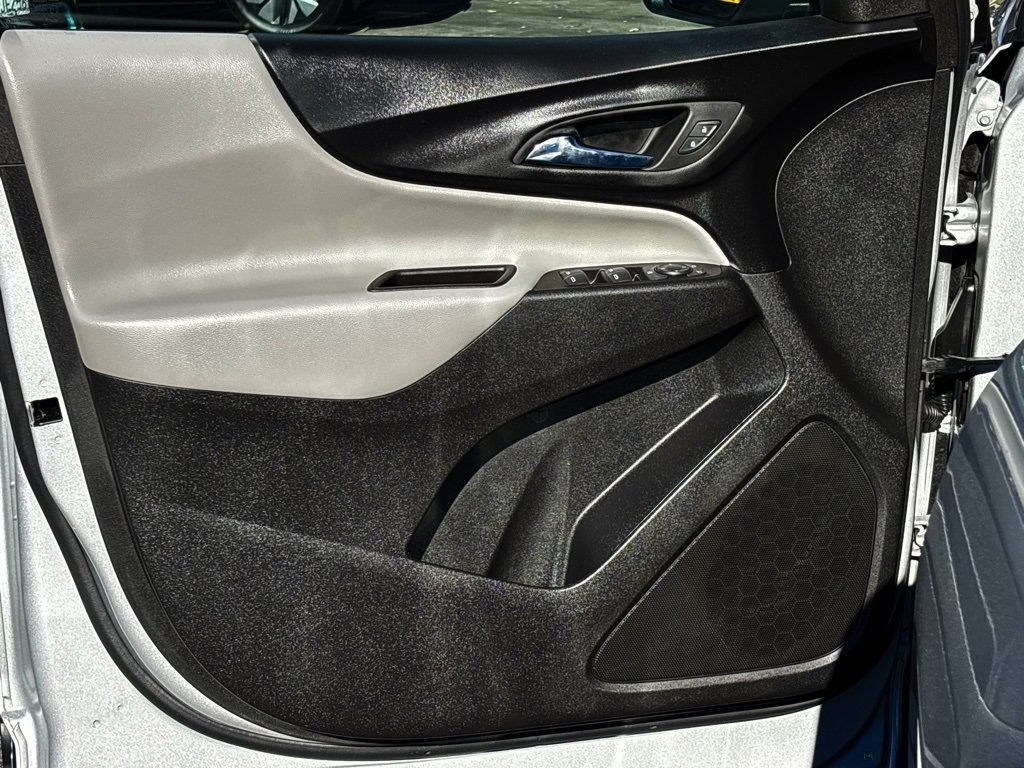 Used 2020 Chevrolet Equinox LS image 11