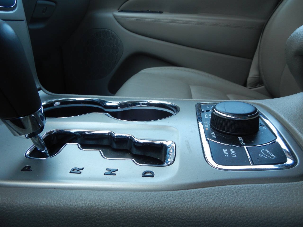 Used 2011 Jeep Grand Cherokee Laredo AWD/4WD image 40