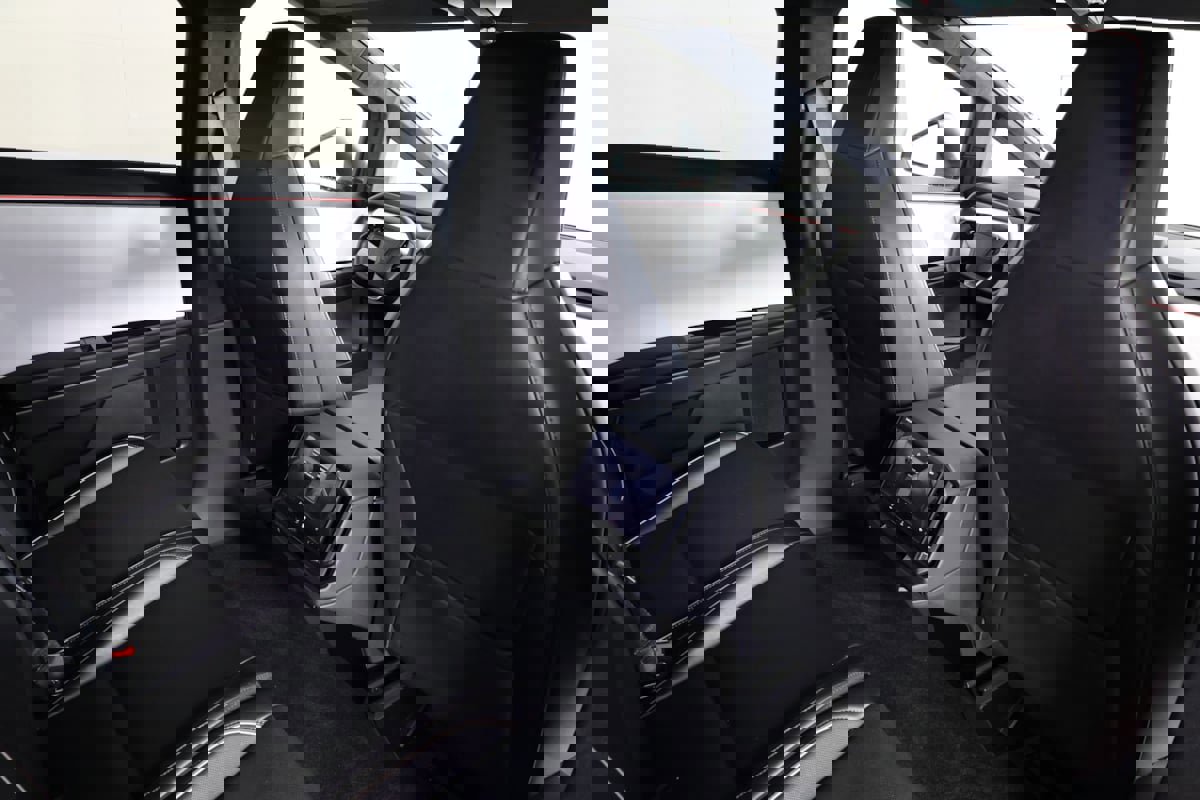 Used 2024 Tesla Cybertruck AWD Crew Cab image 40