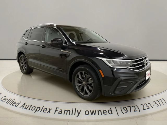 Used 2023 Volkswagen Tiguan SE w/ Panoramic Sunroof Package FWD image 7