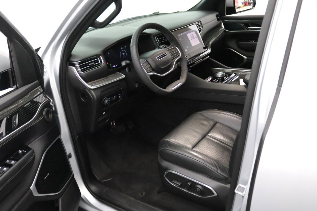 Used 2022 Jeep Wagoneer Series II AWD/4WD image 17