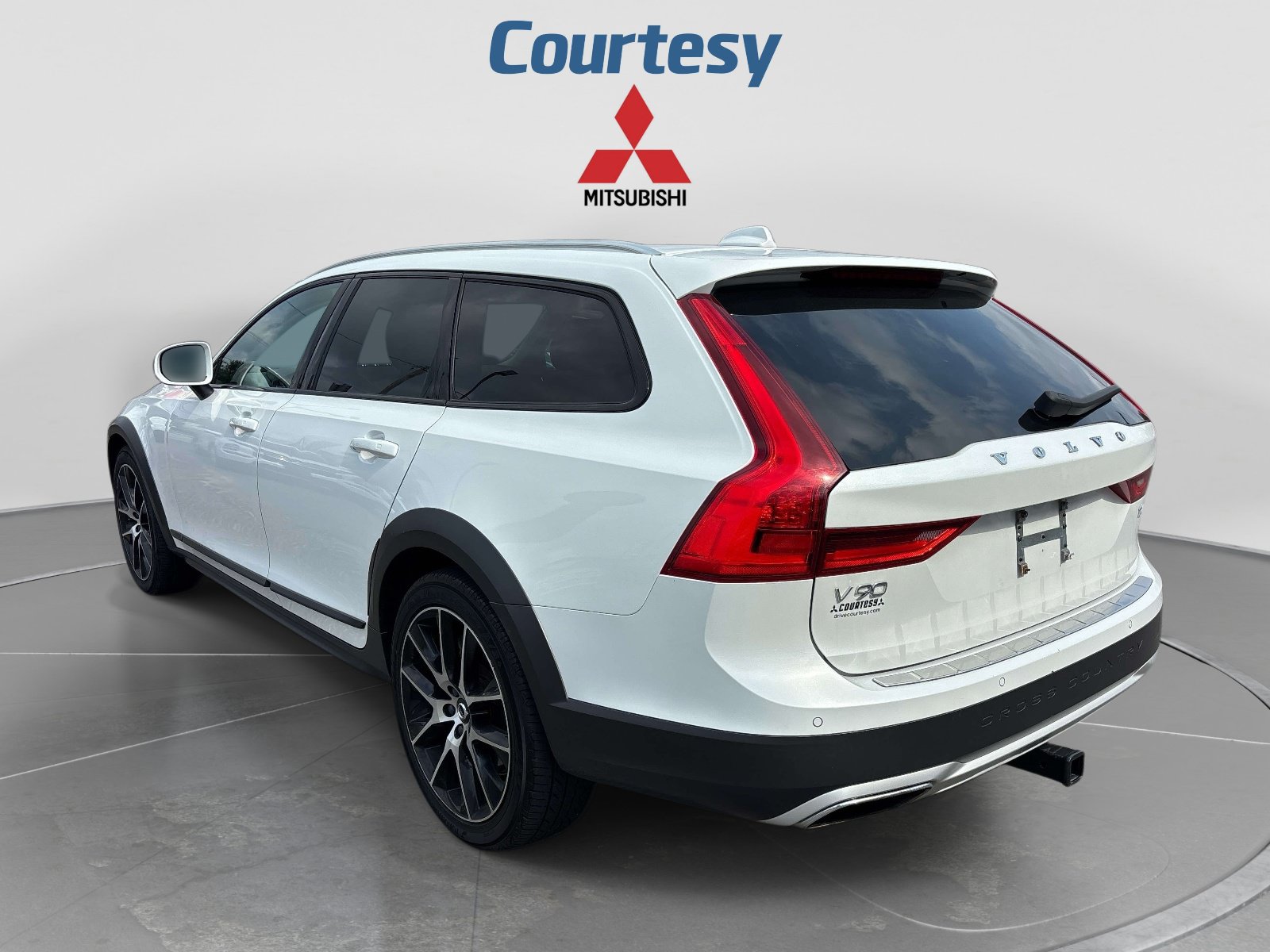 Used 2020 Volvo V90 T6 Cross Country w/ Protection Package Premier AWD/4WD image 3
