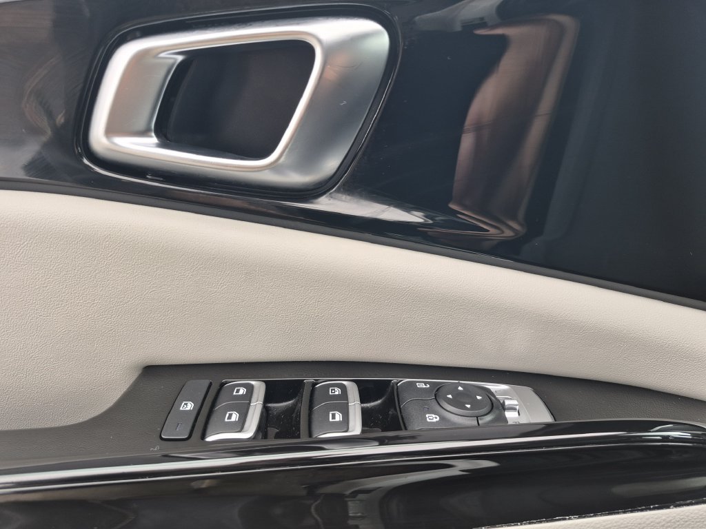Certified 2024 Kia Carnival EX FWD image 8
