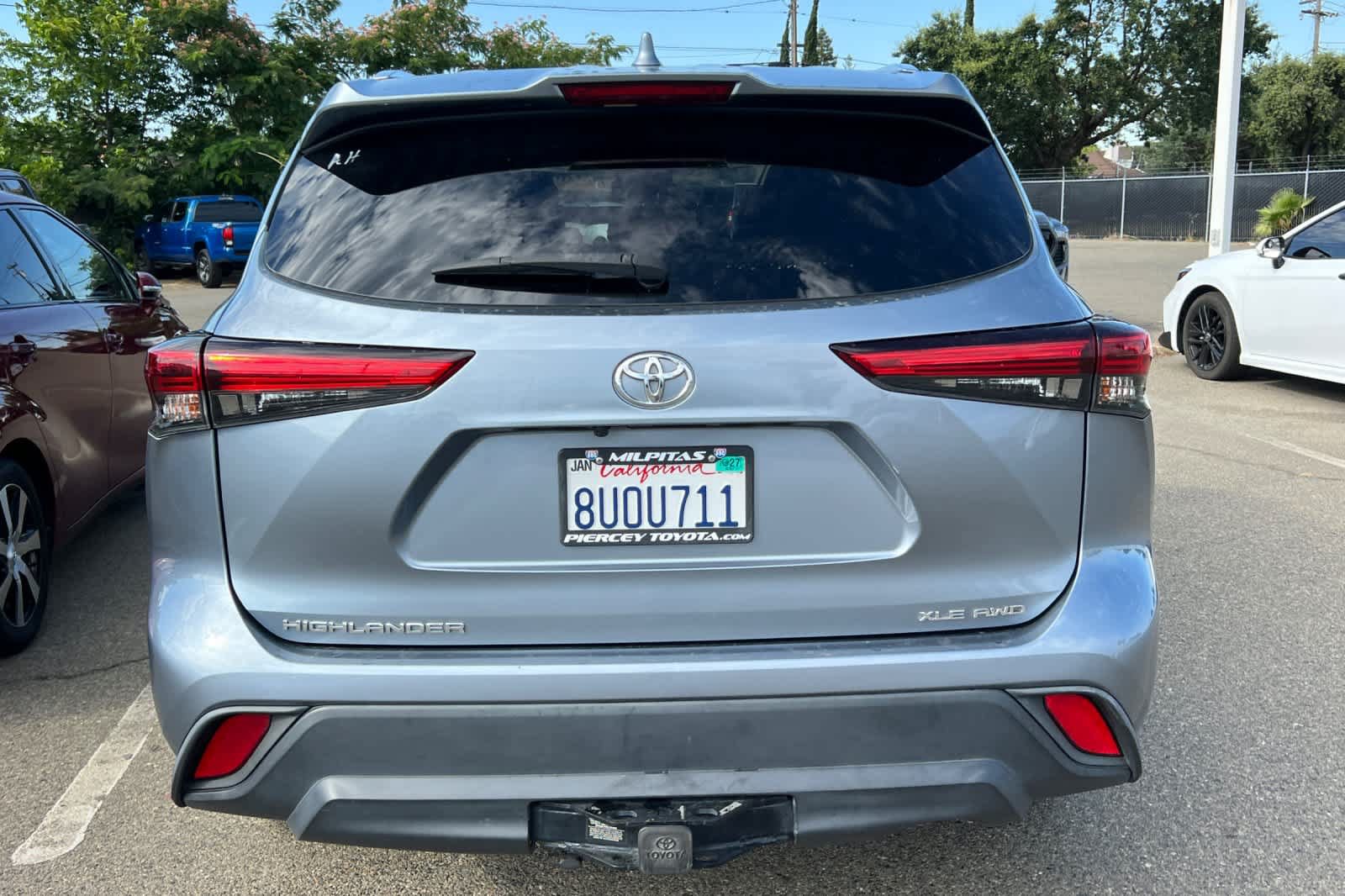 Used 2021 Toyota Highlander XLE AWD/4WD image 5