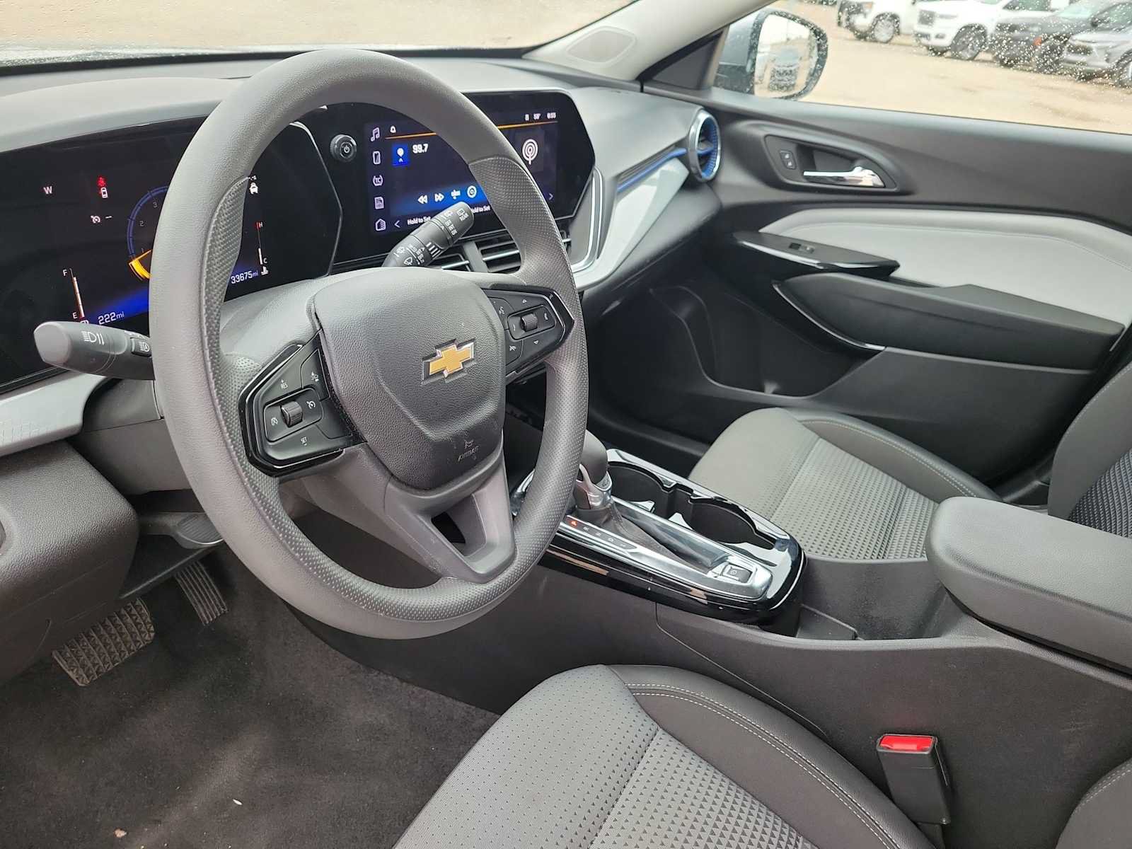 Used 2025 Chevrolet Trax LT FWD image 10