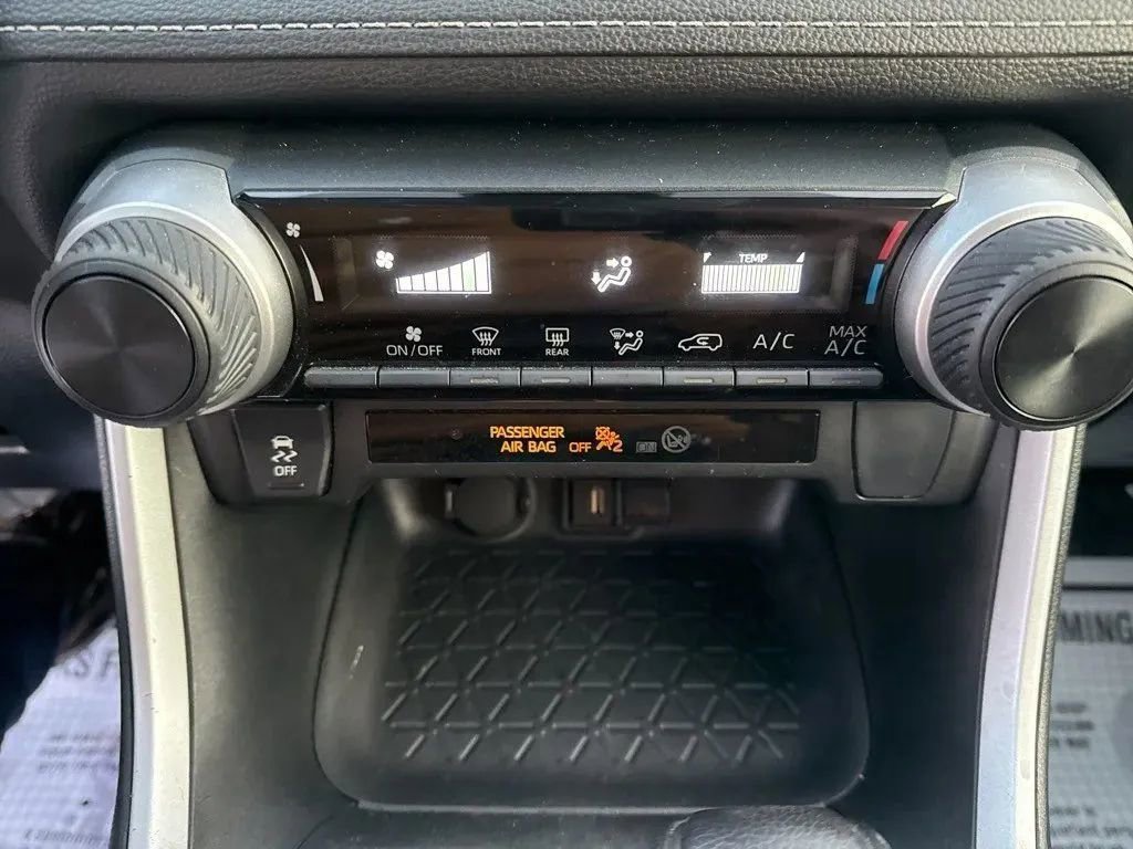 Used 2022 Toyota RAV4 LE FWD image 23