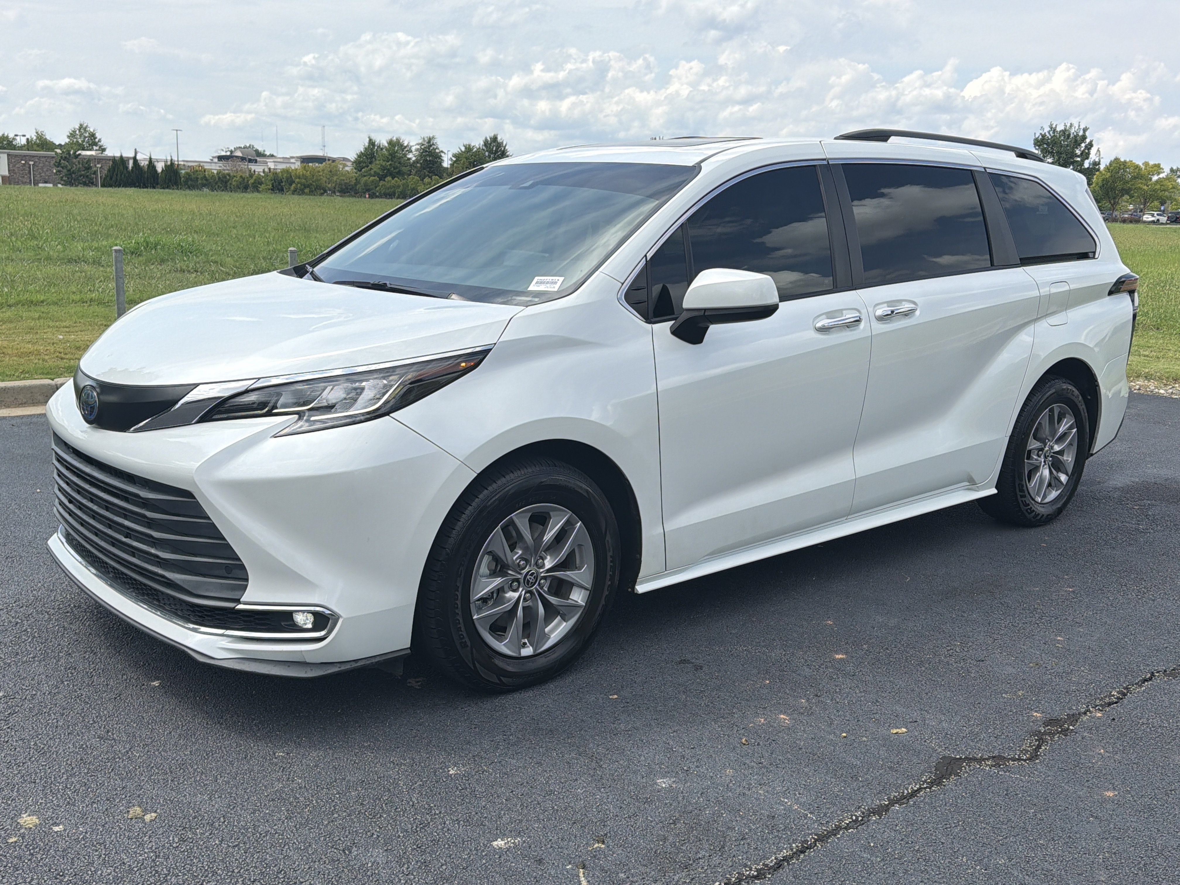 Used 2022 Toyota Sienna XLE FWD image 5