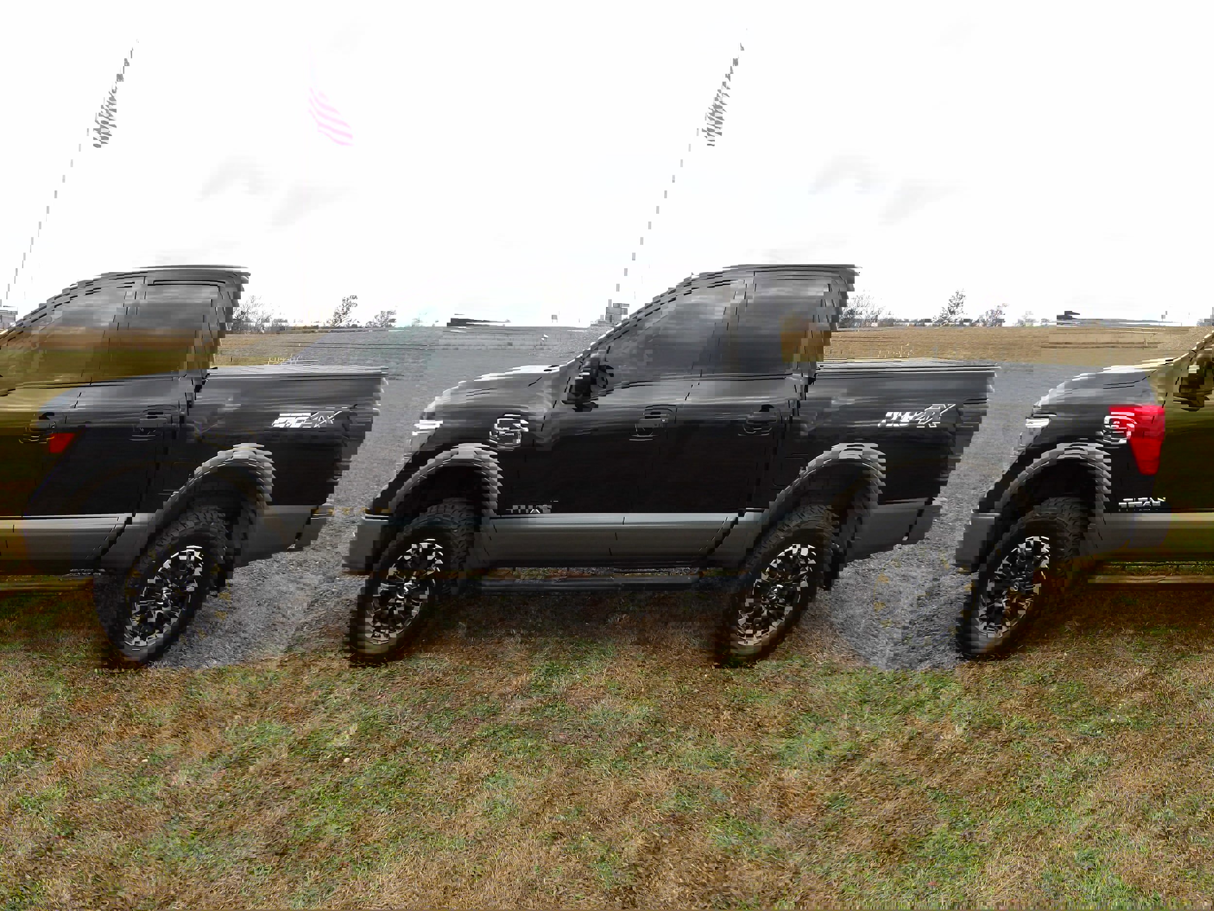 Used 2017 Nissan Titan PRO-4X image 2