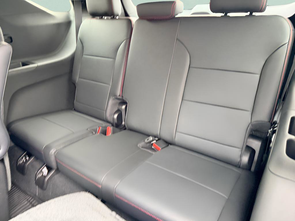 New 2026 Chevrolet Traverse RS w/ LPO, Floor Liner Package image 34