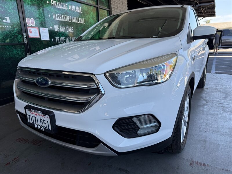 Used 2017 Ford Escape SE FWD image 3