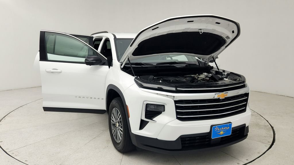 Used 2024 Chevrolet Traverse LT w/ Trailering Package image 10