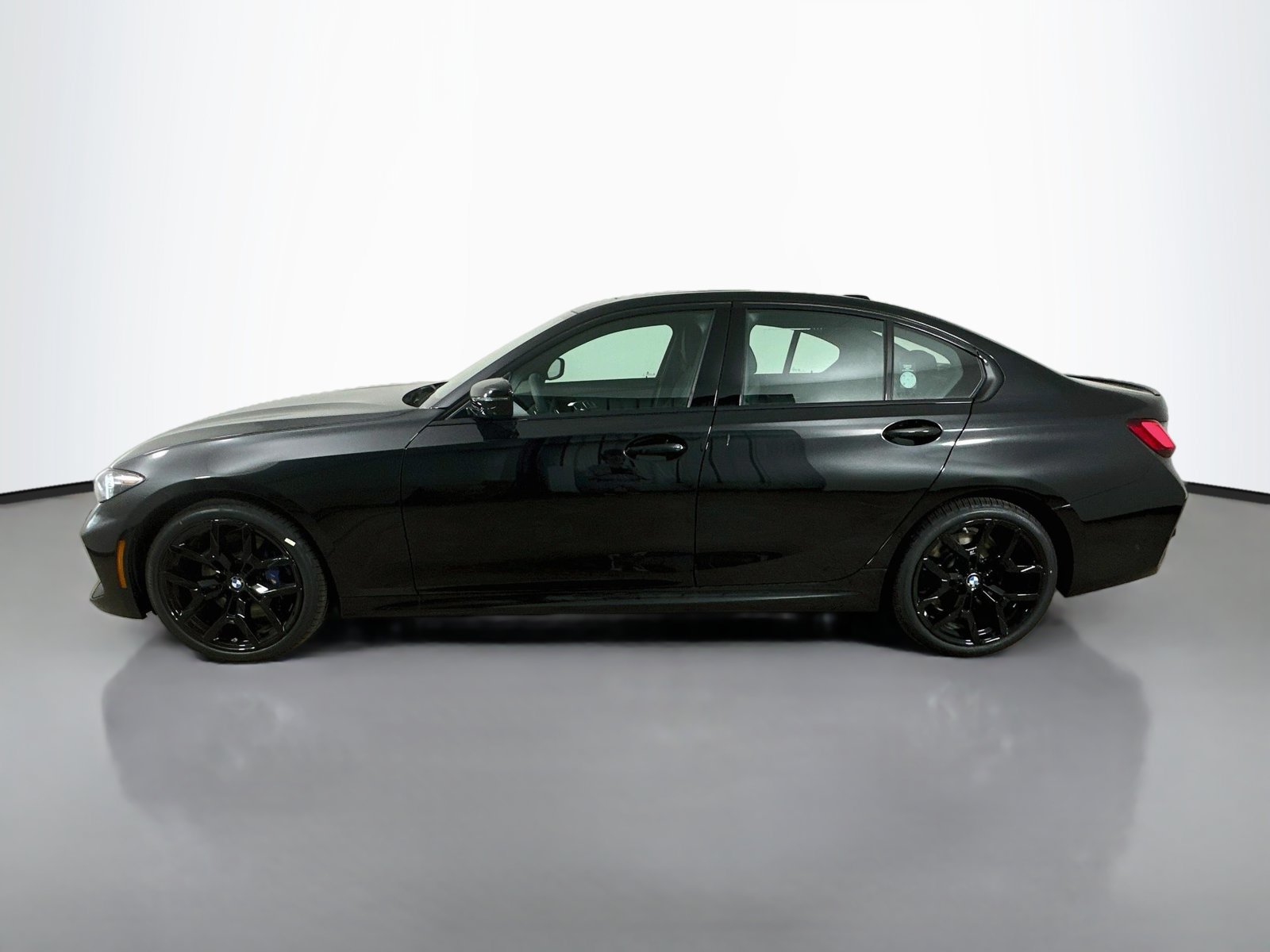 New 2026 BMW 330i xDrive Sedan w/ M Sport Package AWD/4WD image 8