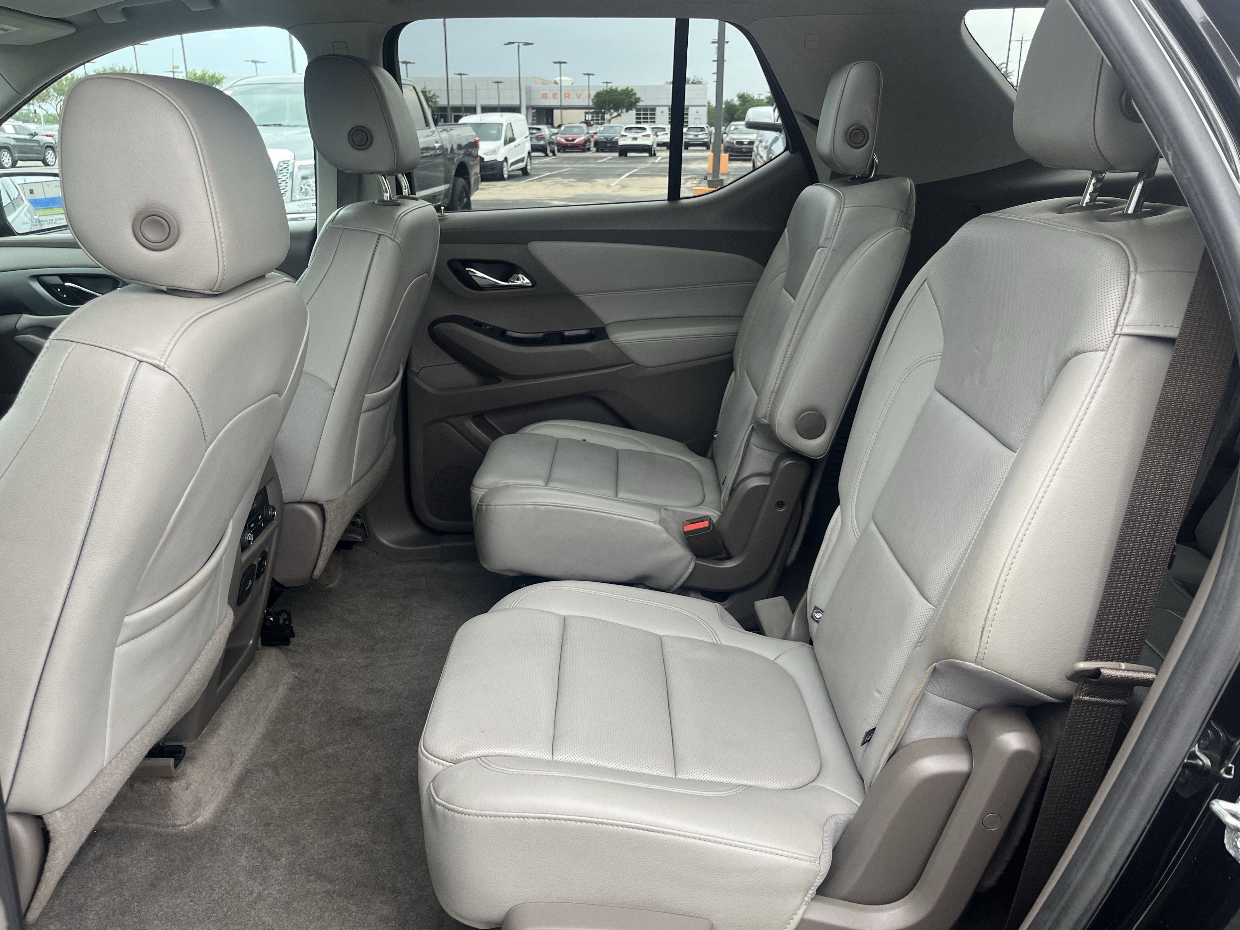Used 2018 Chevrolet Traverse Premier w/ Driver Confidence II Package FWD image 30