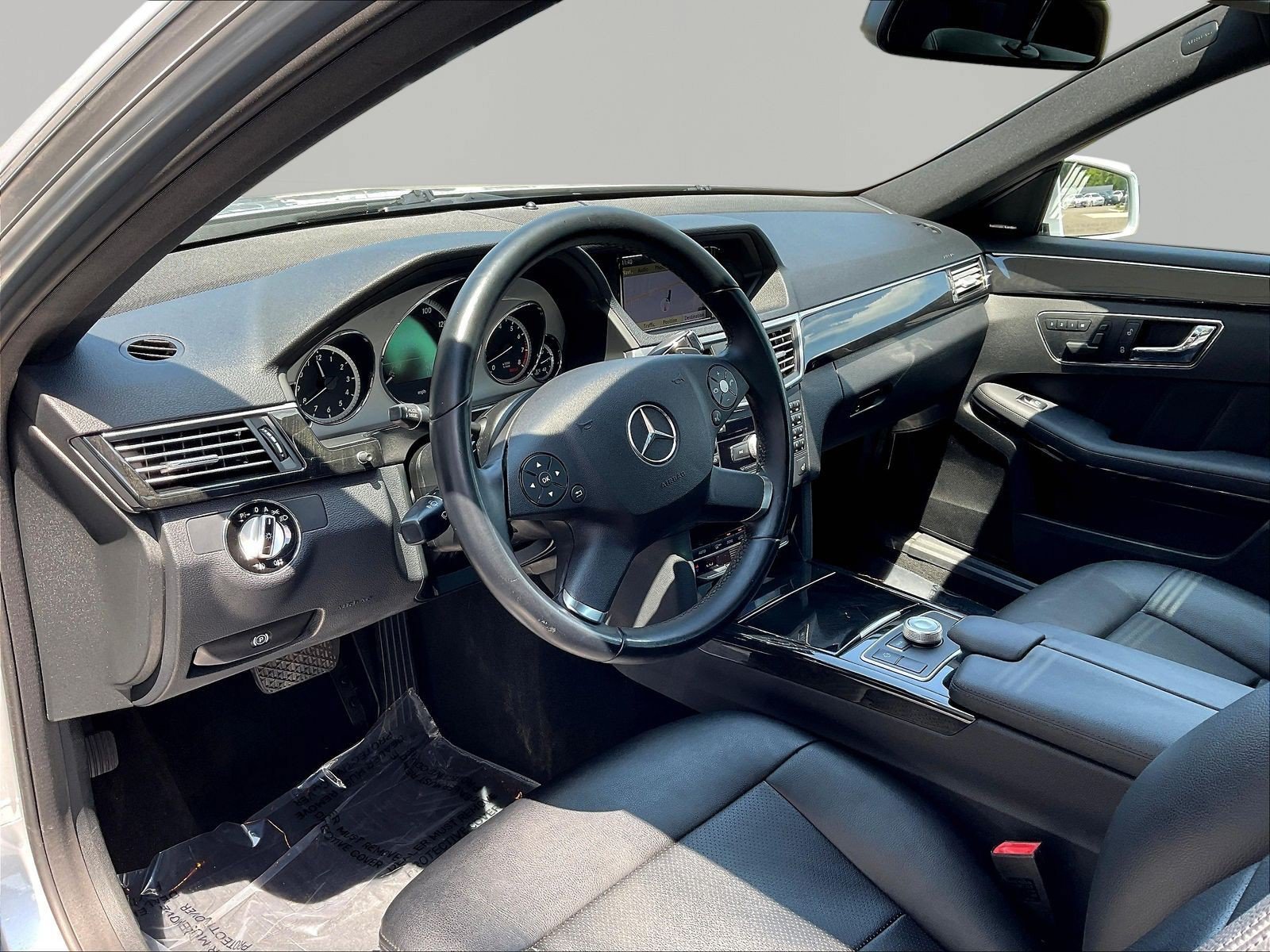 Used 2010 Mercedes-Benz E 350 4MATIC Sedan image 17