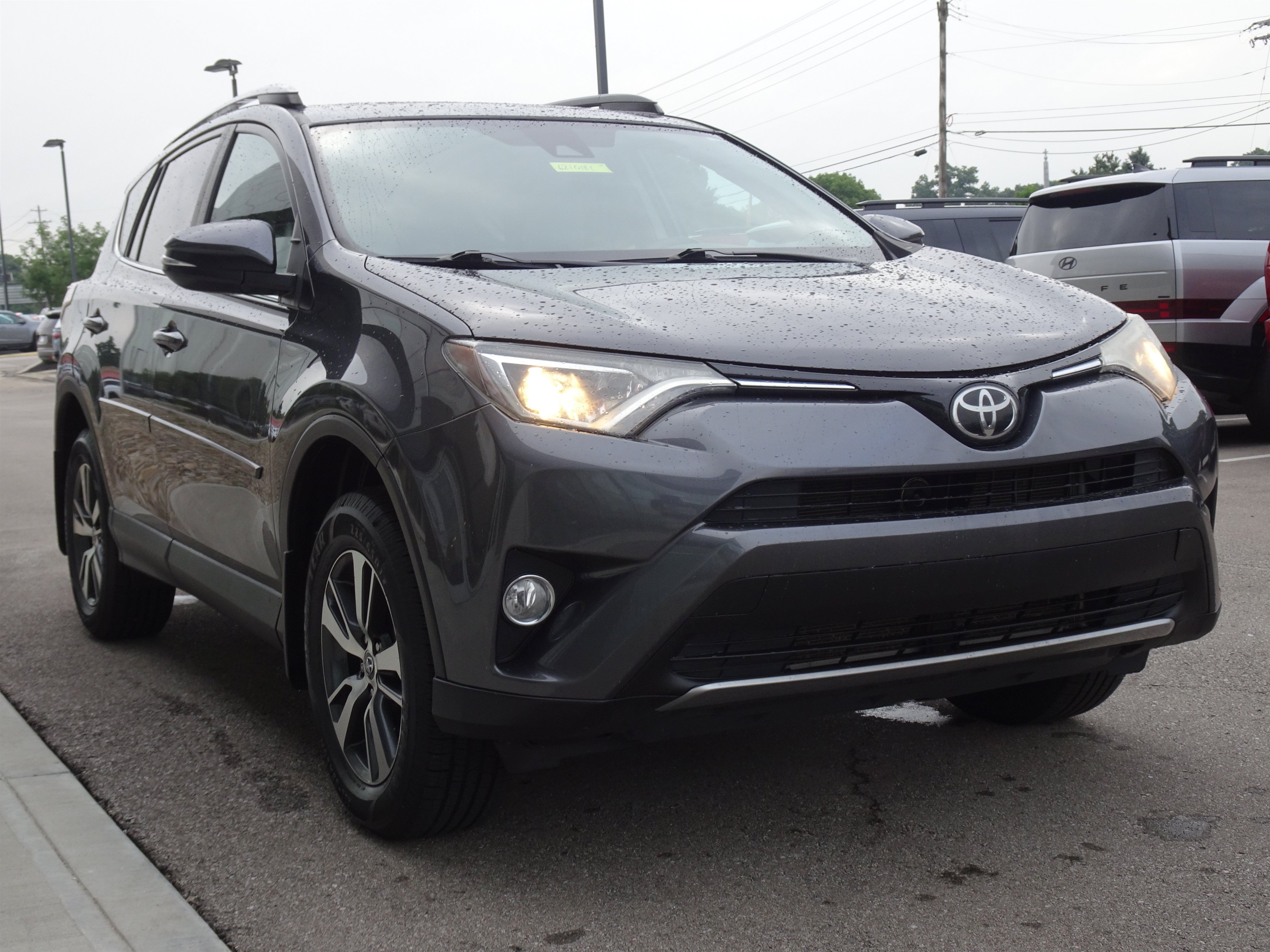 Used 2017 Toyota RAV4 XLE FWD image 6