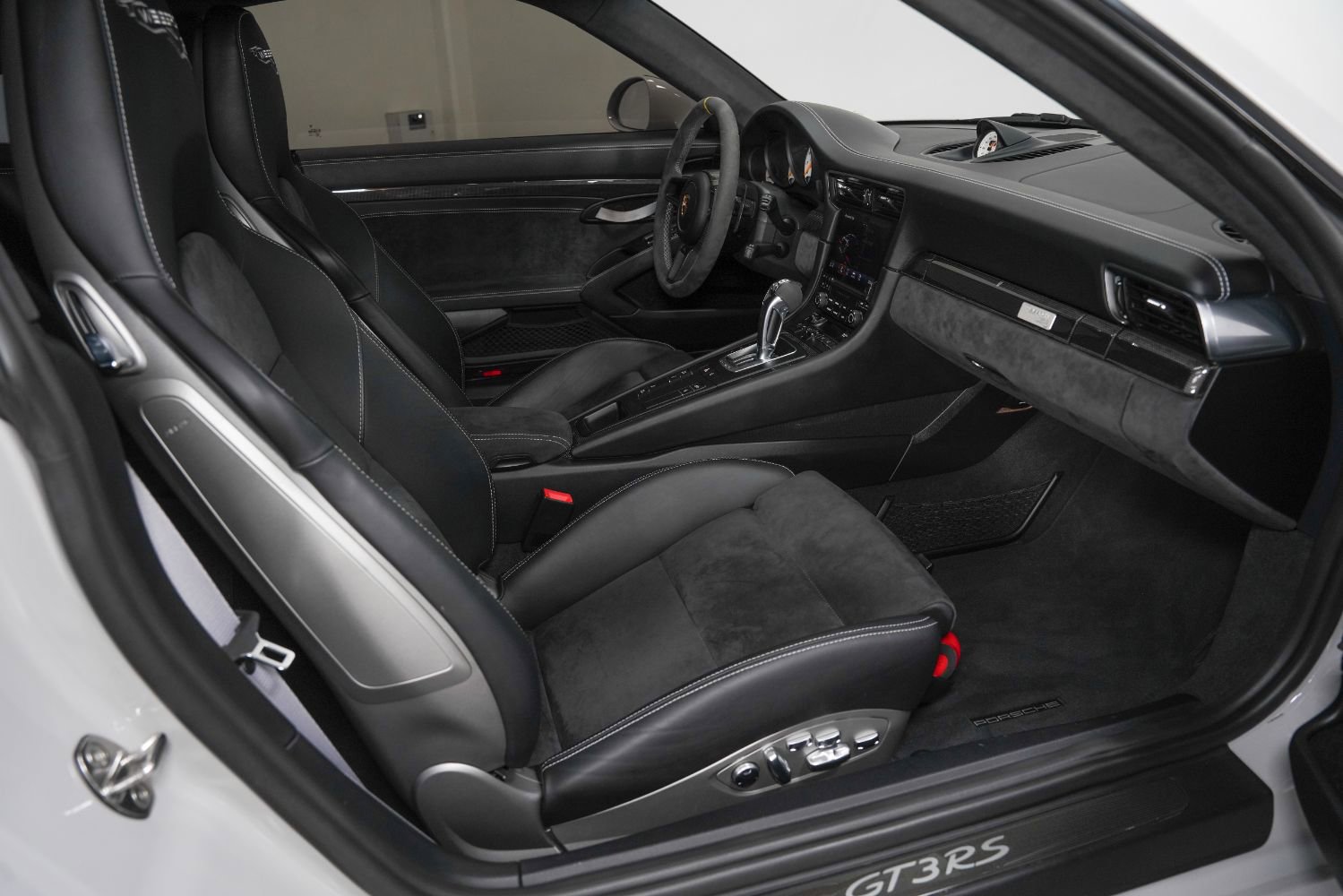 Used 2019 Porsche 911 GT3 RS RWD image 2