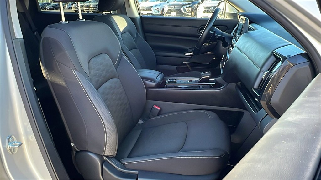 Used 2024 Nissan Pathfinder SV image 10