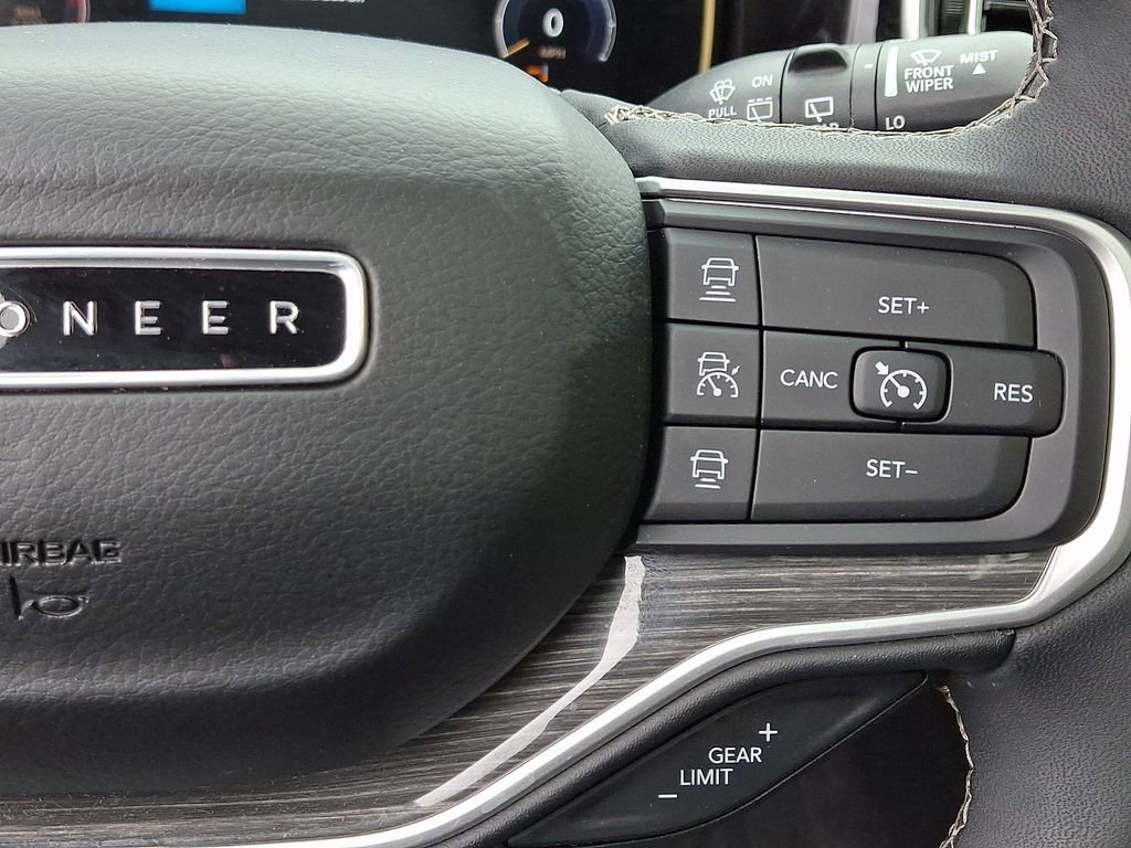 Used 2022 Jeep Wagoneer Series III w/ Premium Group I AWD/4WD image 24