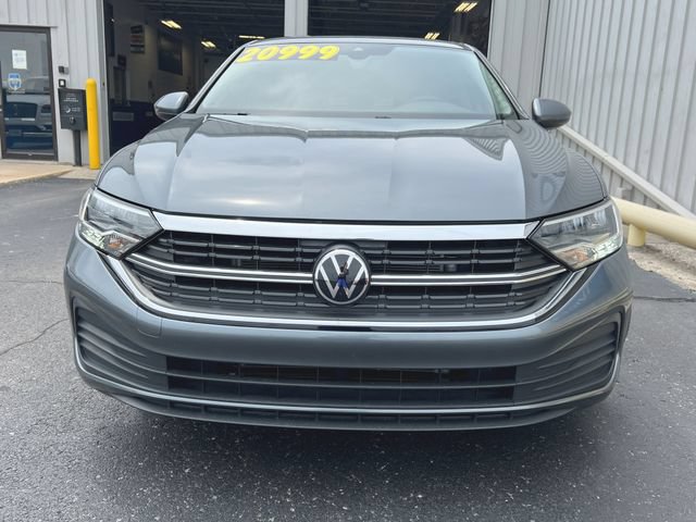 Used 2024 Volkswagen Jetta SE FWD image 3