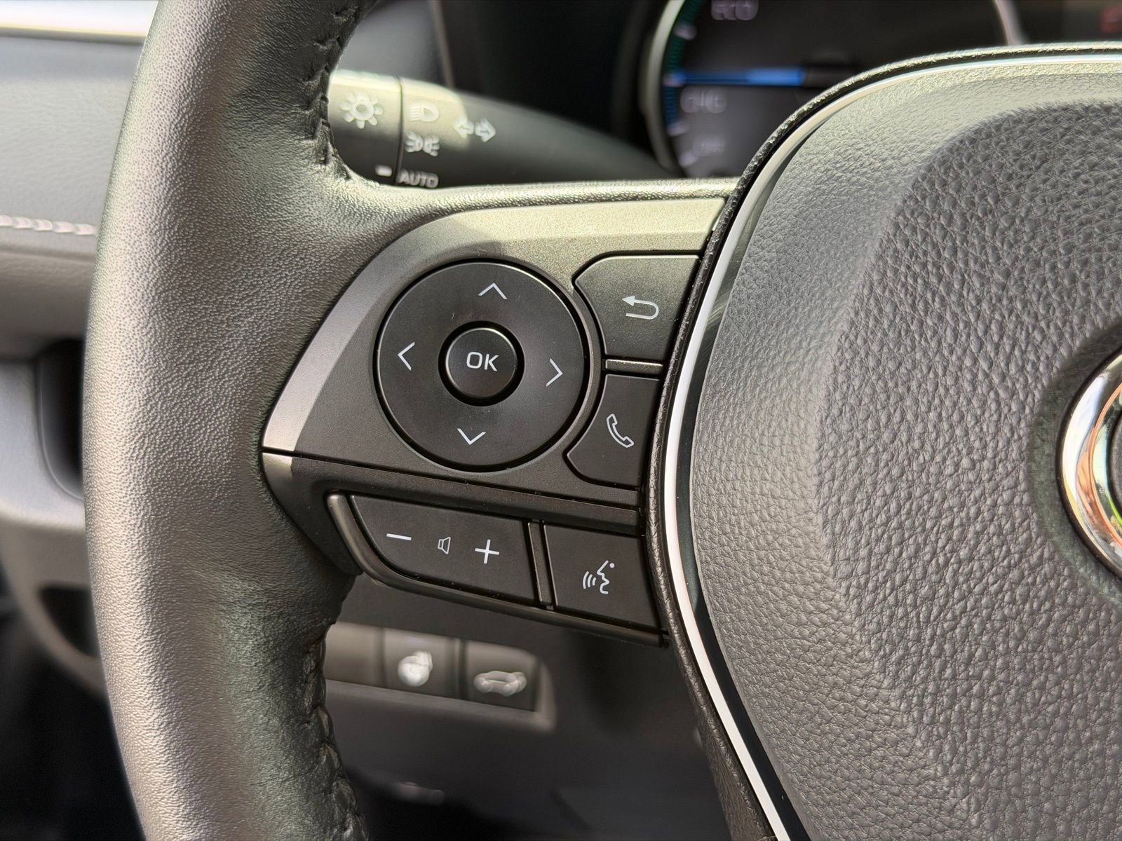 Used 2022 Toyota RAV4 XLE w/ Convenience Package image 17