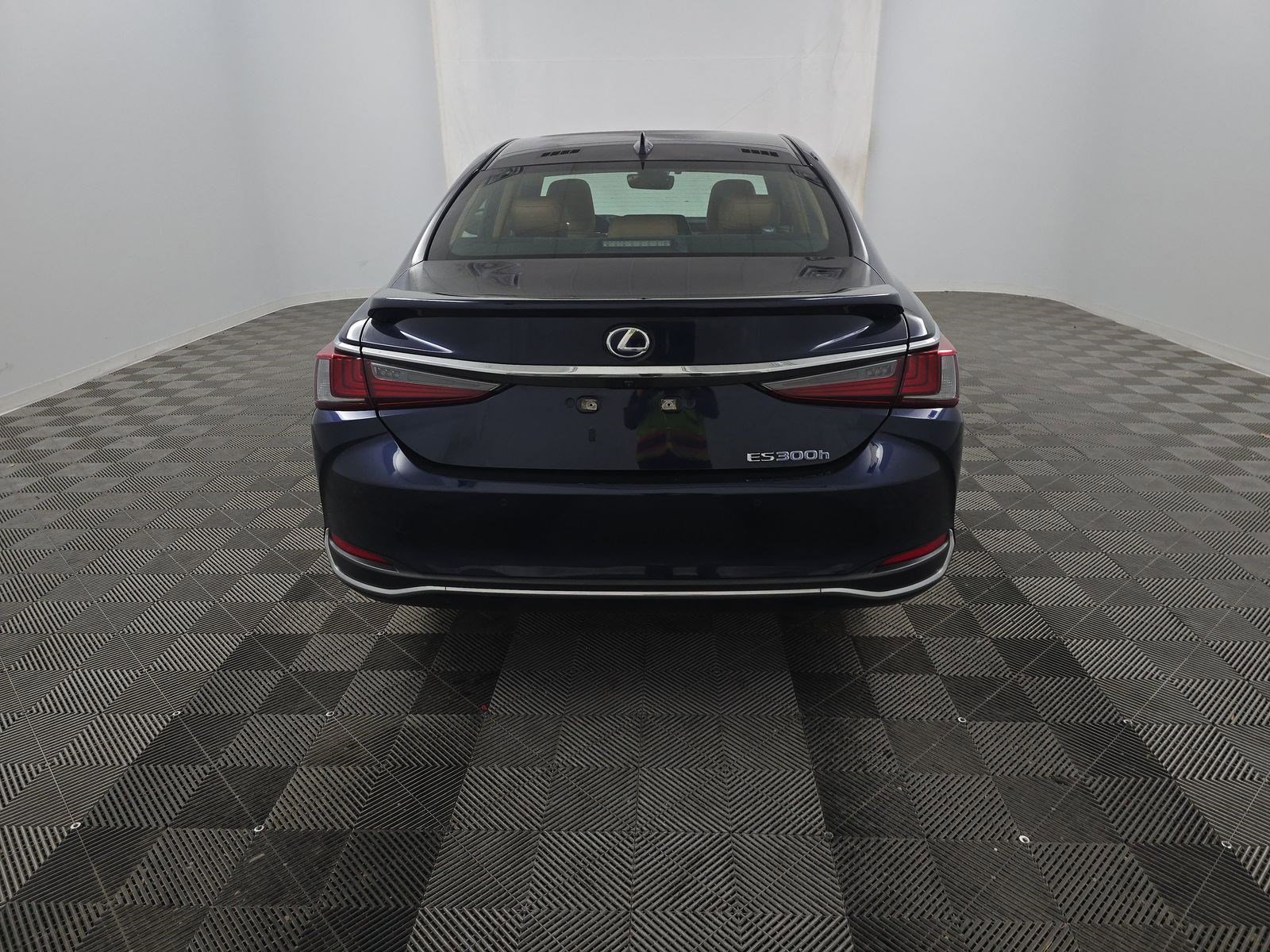 Used 2022 Lexus ES 300h w/ Luxury Package FWD image 5