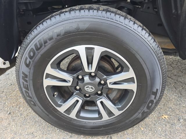 Used 2019 Toyota Tacoma TRD Sport AWD/4WD image 16