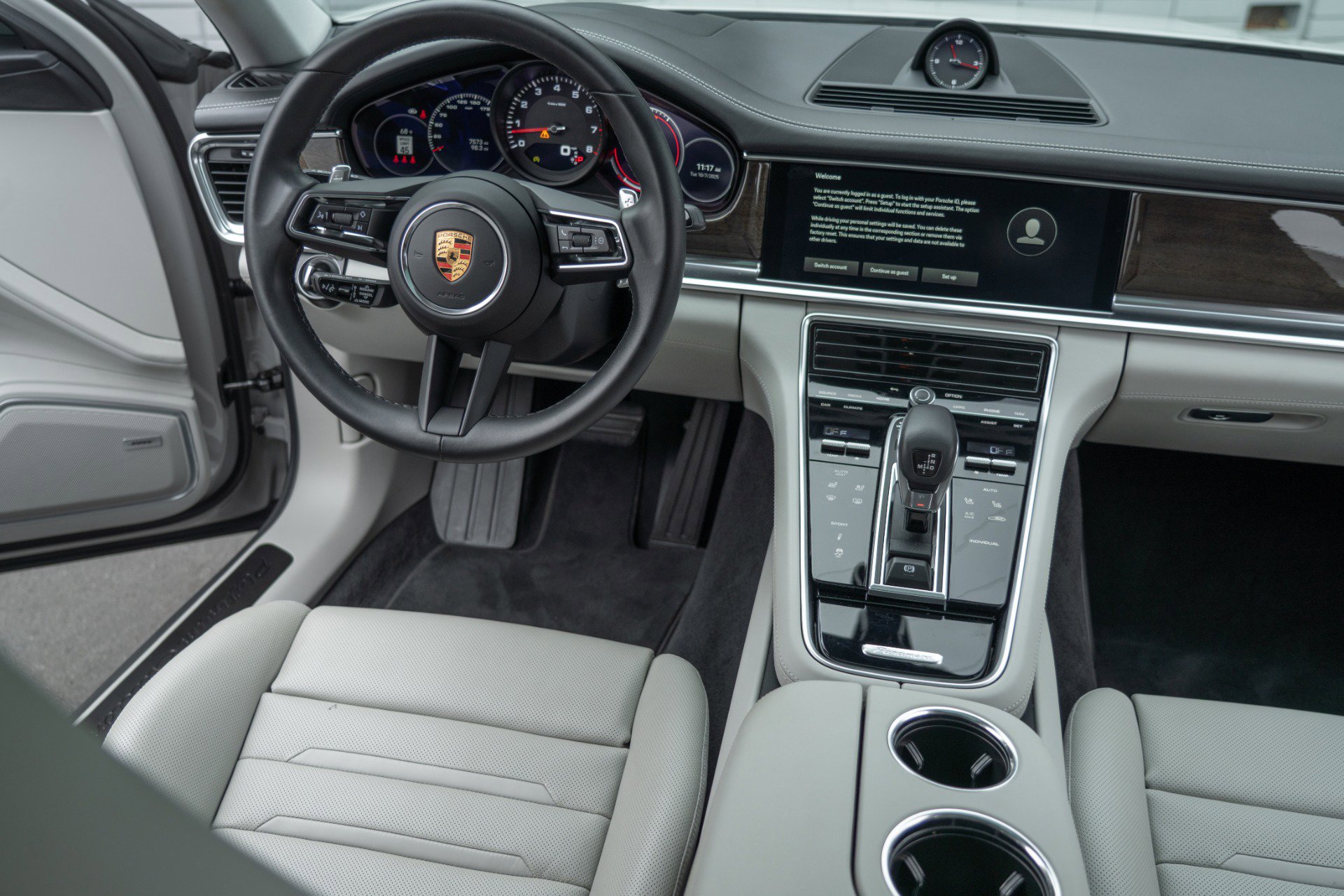 Used 2023 Porsche Panamera 4 Platinum Edition image 41