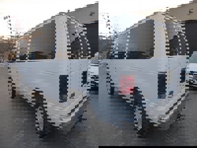 Used 2009 Ford E-350 and Econoline 350 XL image 5