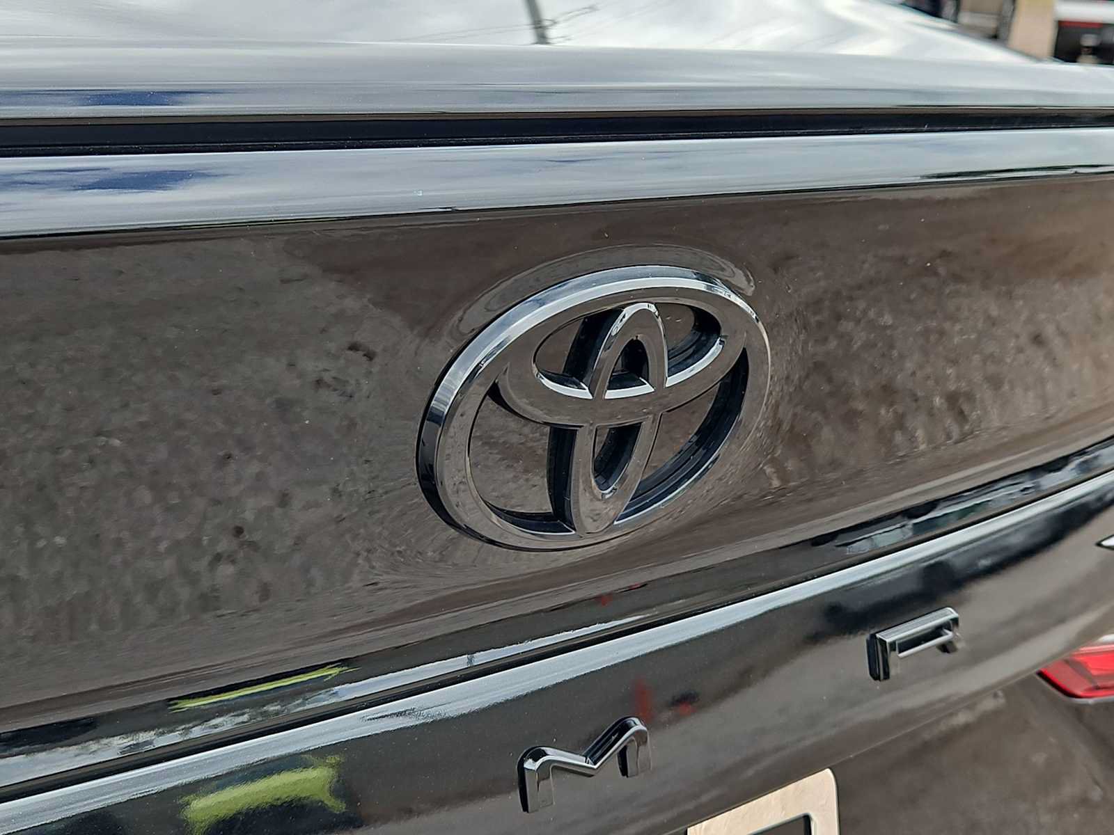 Used 2025 Toyota Camry SE w/ Convenience Package FWD image 11