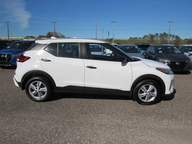New 2025 Nissan Kicks Play S image 2