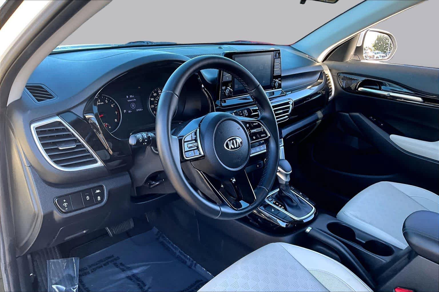 Used 2021 Kia Seltos EX AWD/4WD image 17