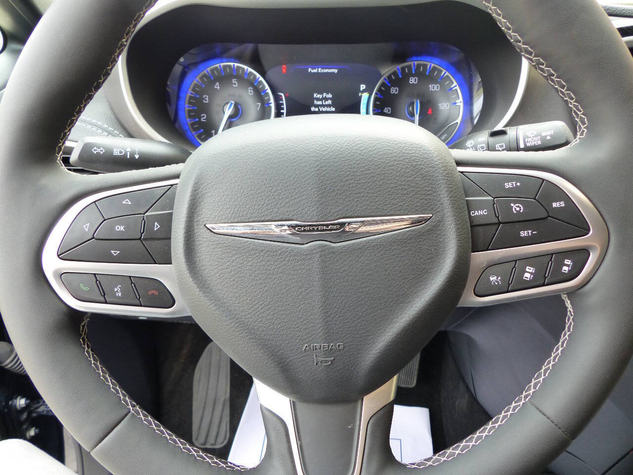 Used 2025 Chrysler Pacifica Select FWD image 13