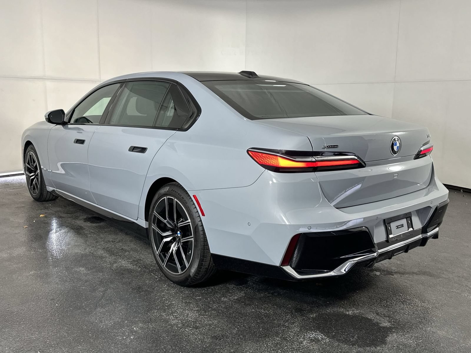 Used 2025 BMW 740i xDrive AWD/4WD image 6
