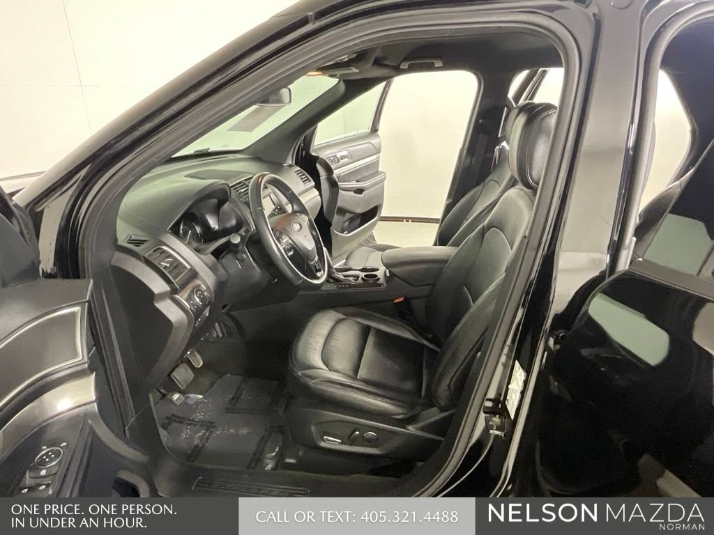 Used 2018 Ford Explorer XLT w/ Equipment Group 202A FWD image 11