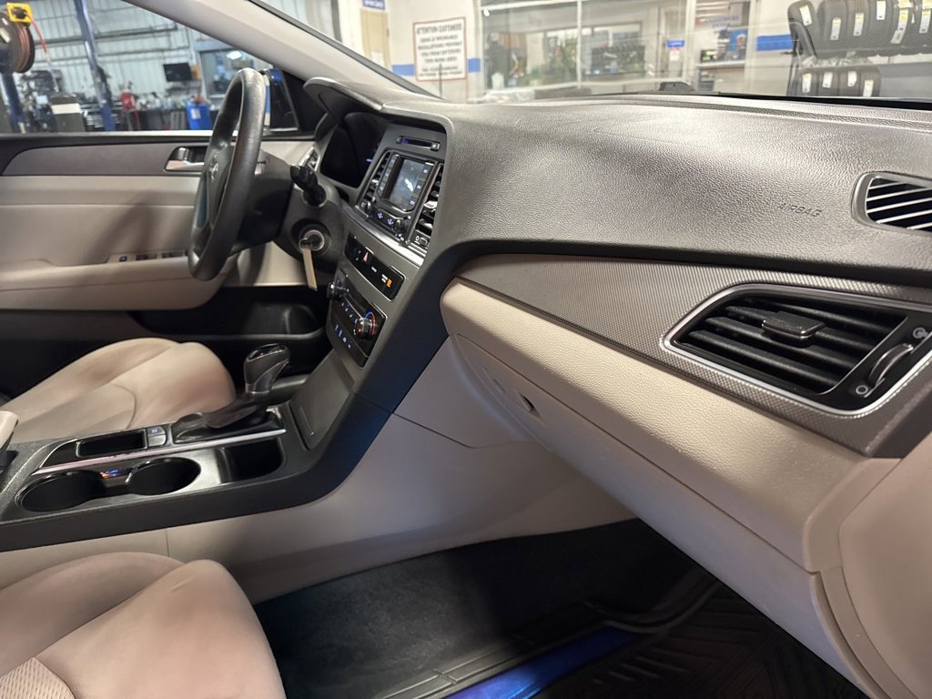 Used 2015 Hyundai Sonata SE w/ Option Group 09 image 32