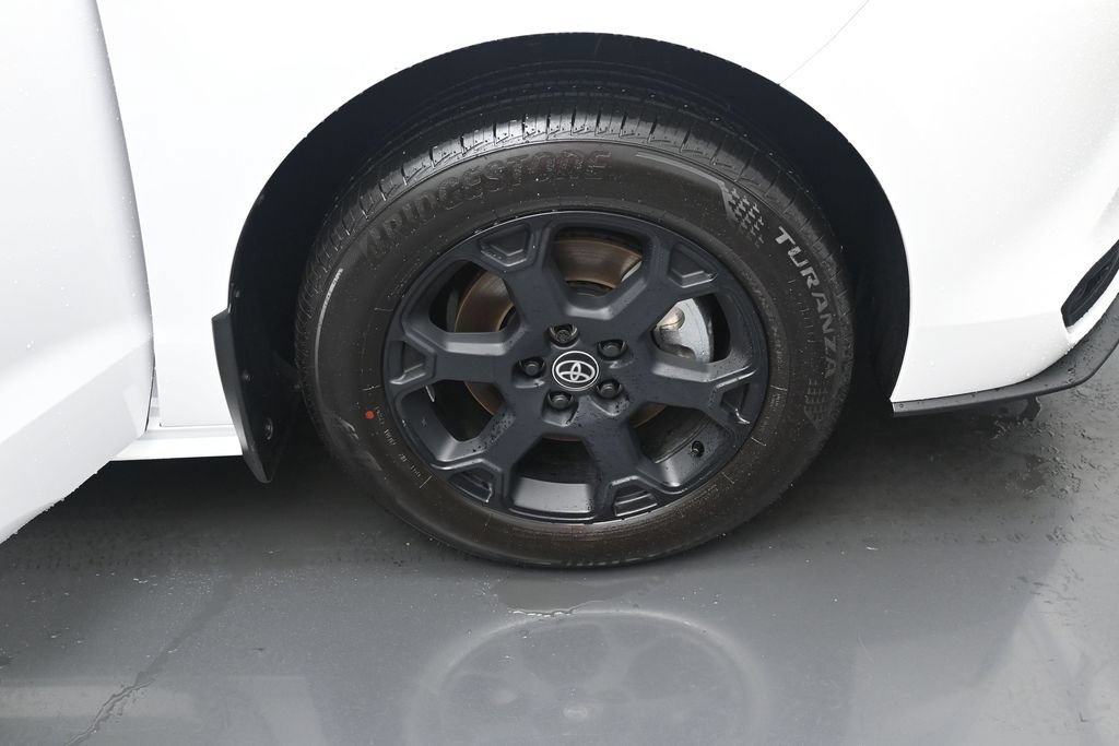 Certified 2026 Toyota Sienna XLE Woodland Edition AWD/4WD image 37