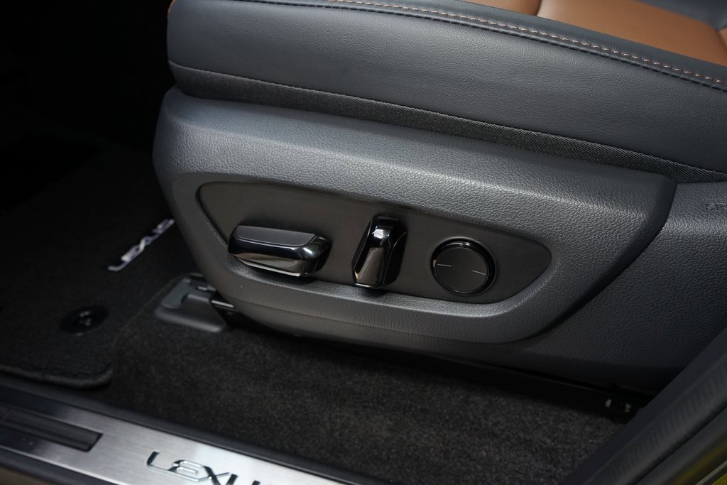 Used 2025 Lexus GX 550 image 4