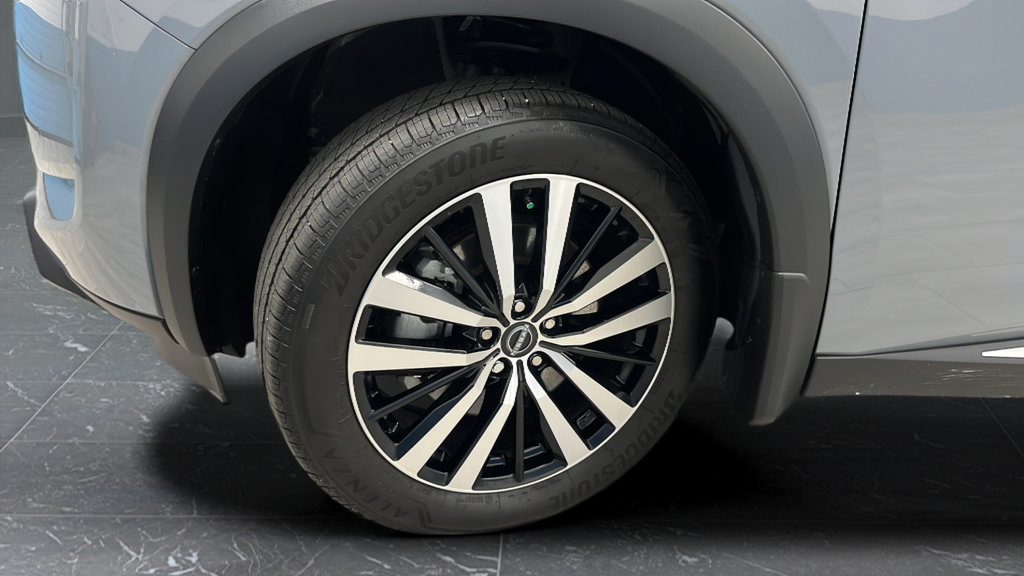 Used 2025 Nissan Pathfinder Platinum AWD/4WD image 36