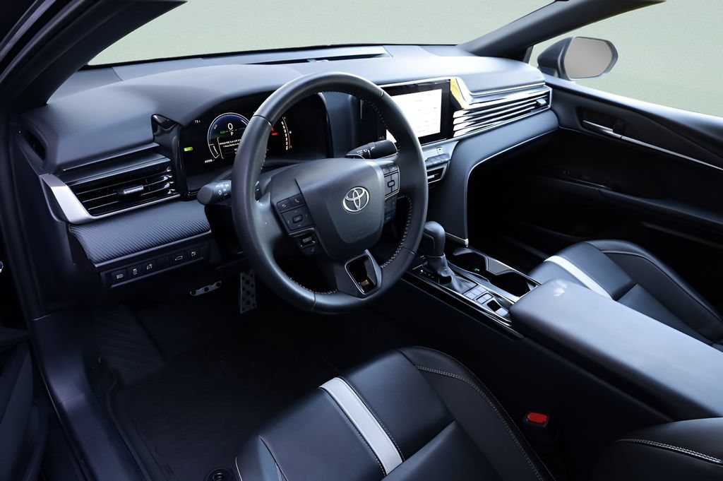 Used 2025 Toyota Camry SE FWD image 27
