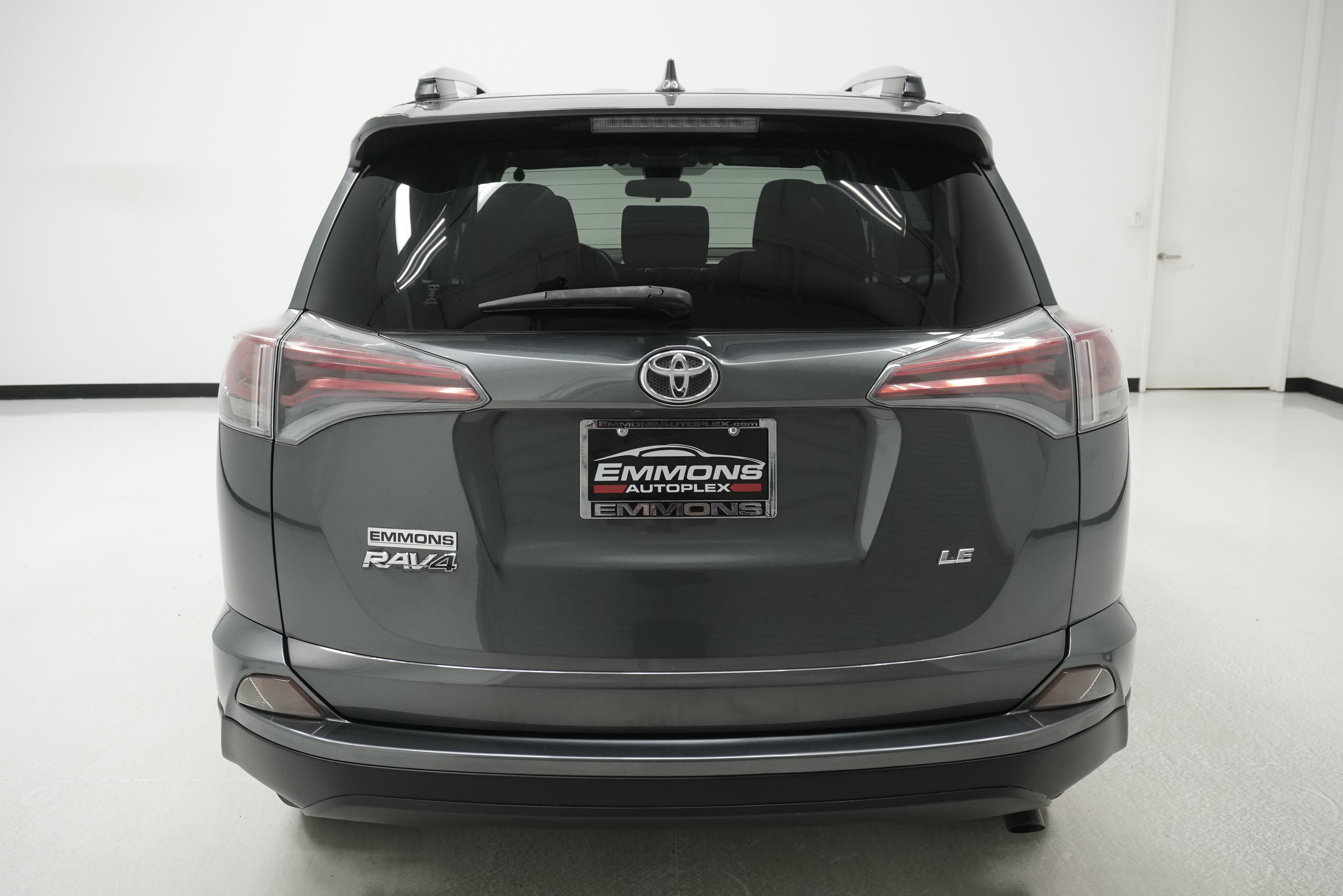 Used 2017 Toyota RAV4 LE FWD image 5